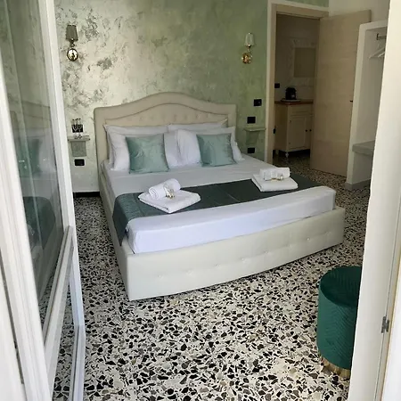 Bed & Breakfast Poesia 3*